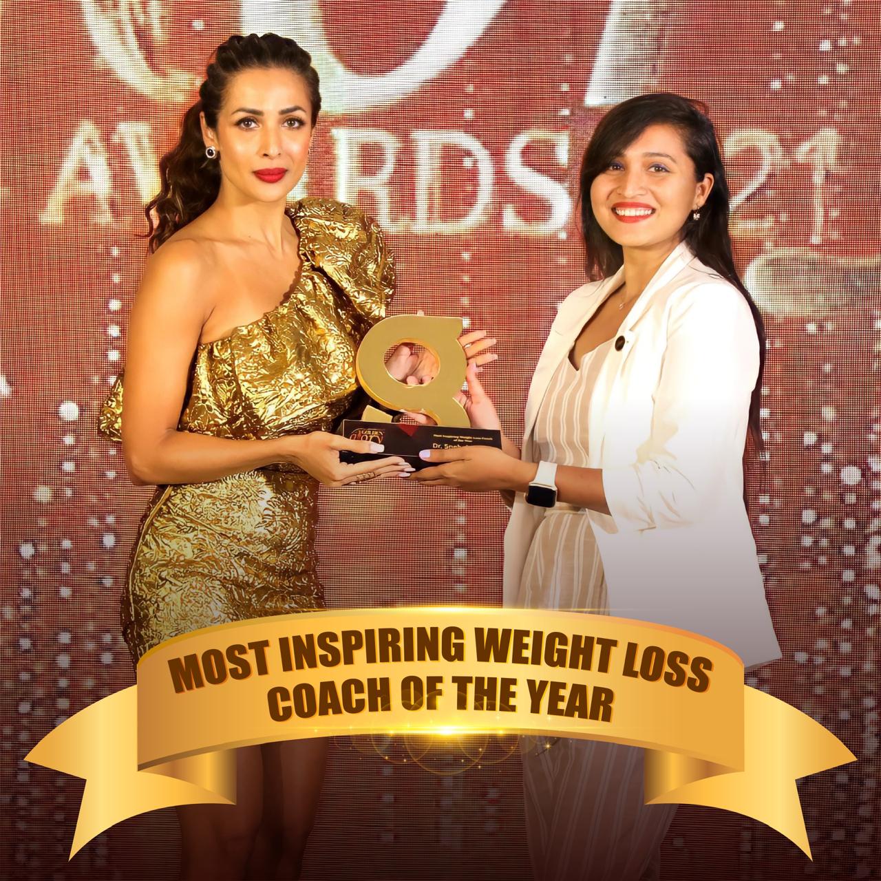 Dr. Snehal receiving Most Inspiring Weight Loss Coach award